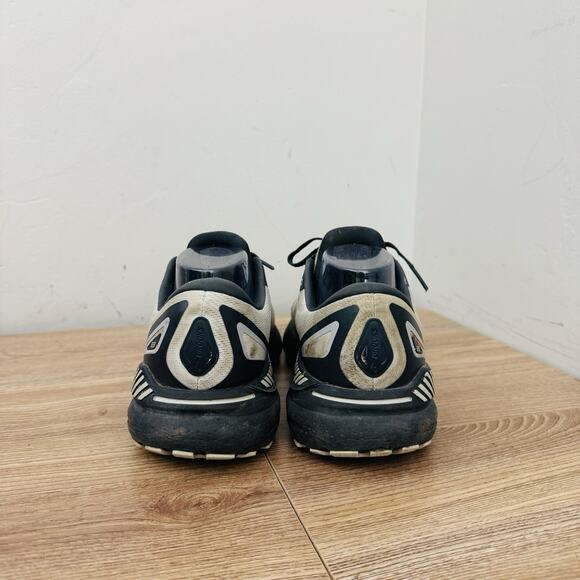 Brooks Adrenaline GTS 23 Gray And Black Sneakers Men’s Size 9 main image 4